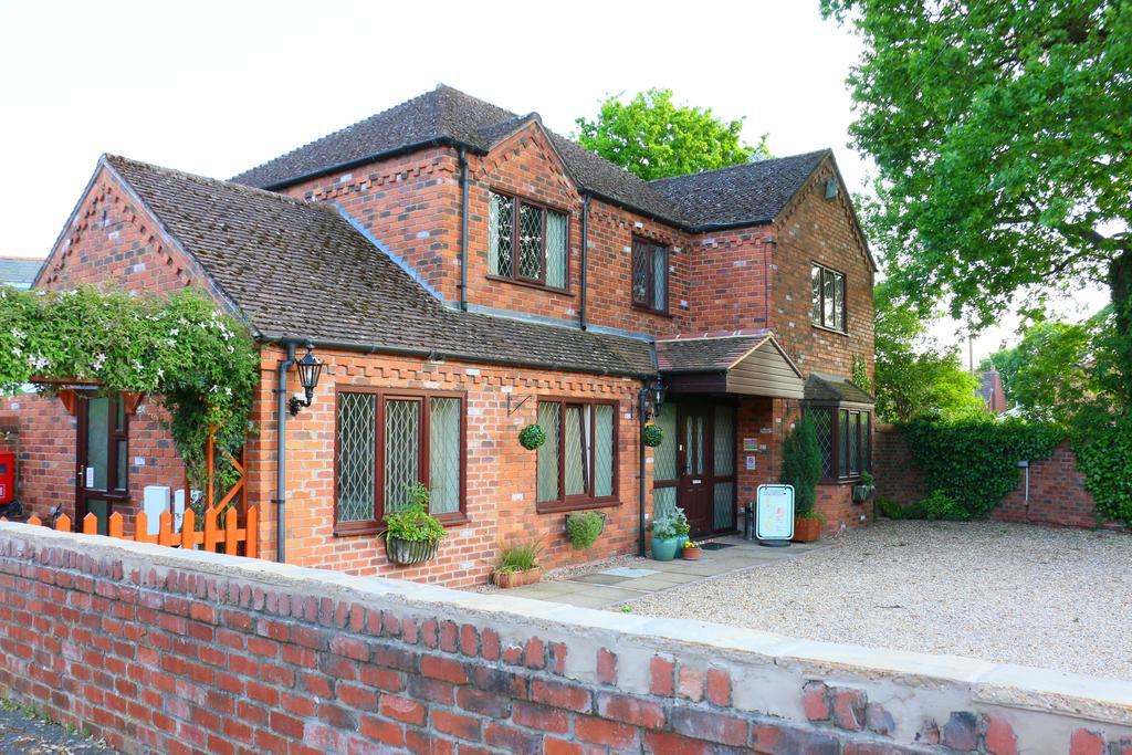 Eagles Guest House Lincoln Exterior photo